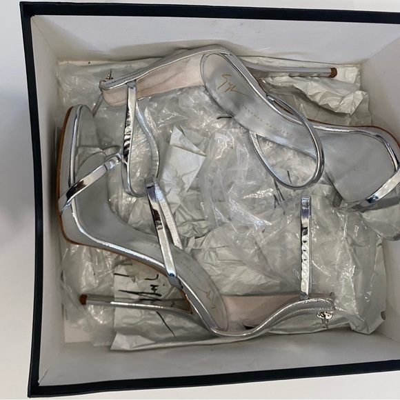 Authentic Giuseppe Zanotti's strappy patent-leather sandals- silver - Picture 4 of 5